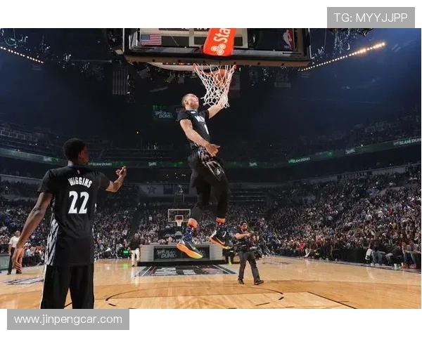 足球明星赛后赠送球鞋事件揭秘背后的真相与动机