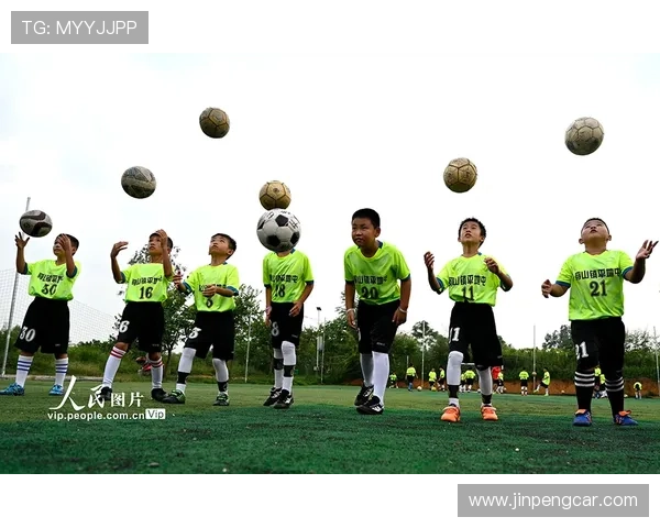 韩国足球球星同床异梦引发关注 纷争背后揭示团队合作与个人荣耀的矛盾